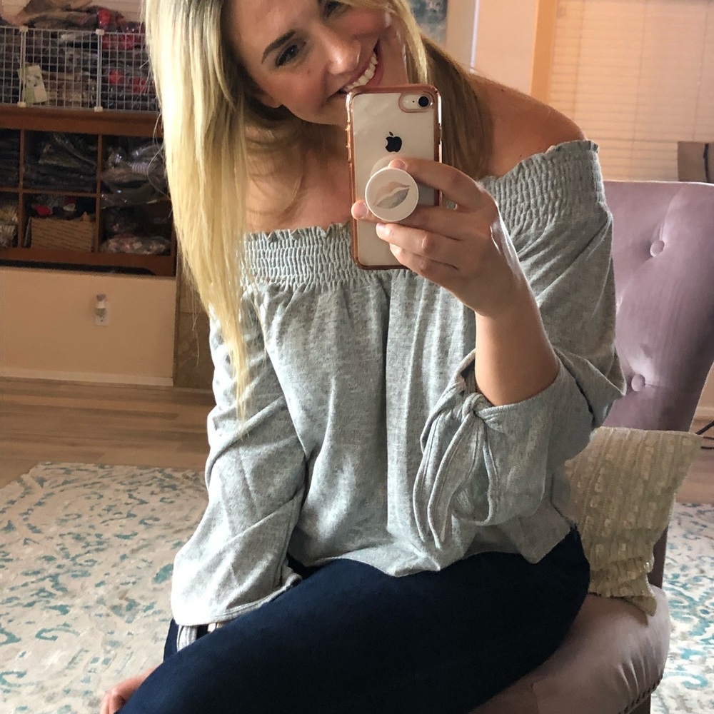 S-L Super cute off shoulder grey top - Picture 2 of 3